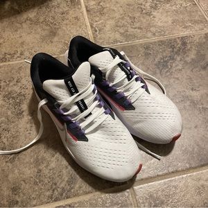 Women’s White Nike Air Zoom Pegasus 38, size: 7
